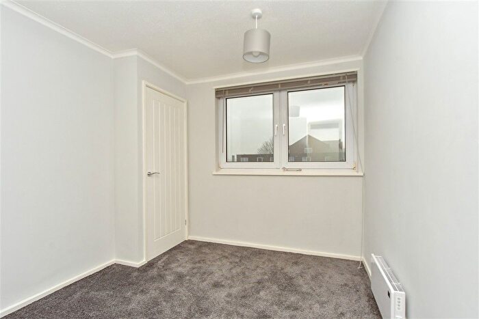 3 Bedroom Maisonette For Sale In Melville Court, Chatham, Kent, ME4