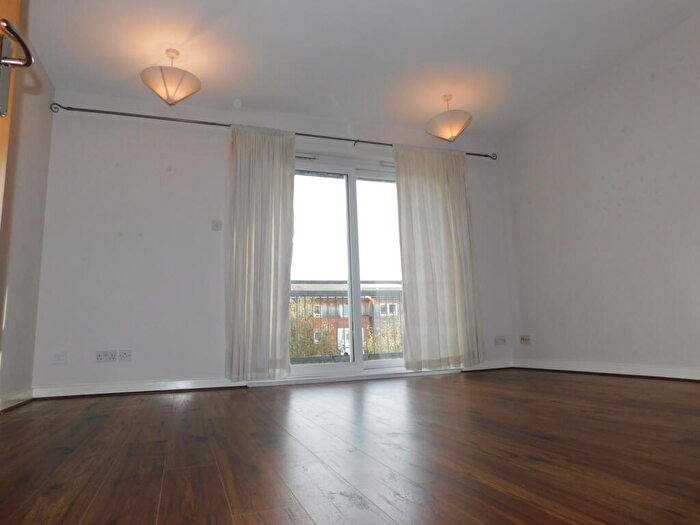 2 Bedroom Flat To Rent In , Albion Gardens, Edinburgh, EH7