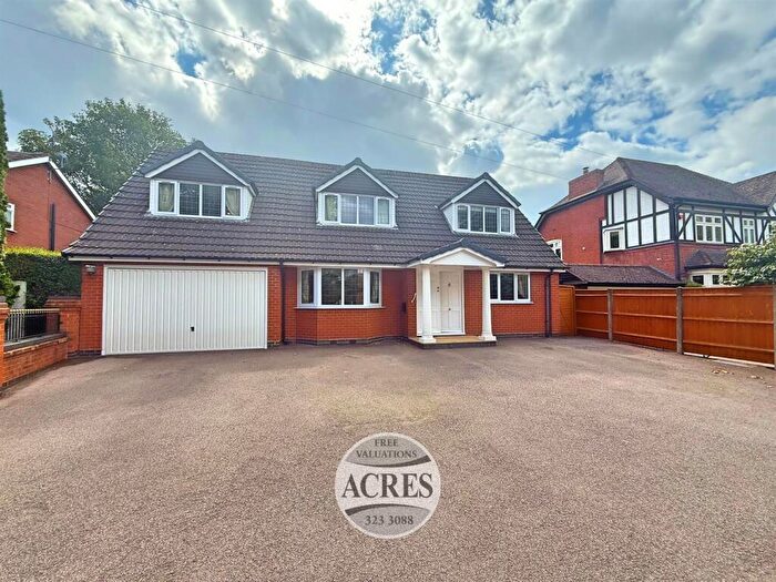 4 Bedroom Detached House For Sale In Walsall Road, Four Oaks, Sutton Coldfield, B74
