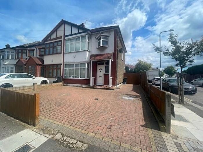 4 Bedroom Semi-Detached House To Rent In Redbridge Lane East, Ilford, IG4