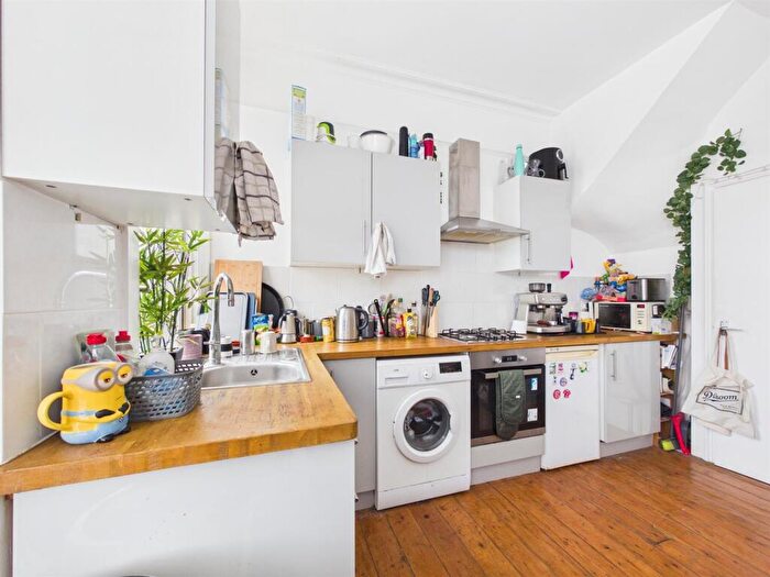 3 Bedroom Flat To Rent In Mount Pleasant Road, Tottenham, London, N17