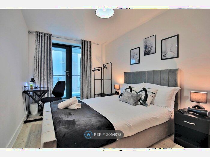 2 Bedroom Flat To Rent In Northill, Salford, M50