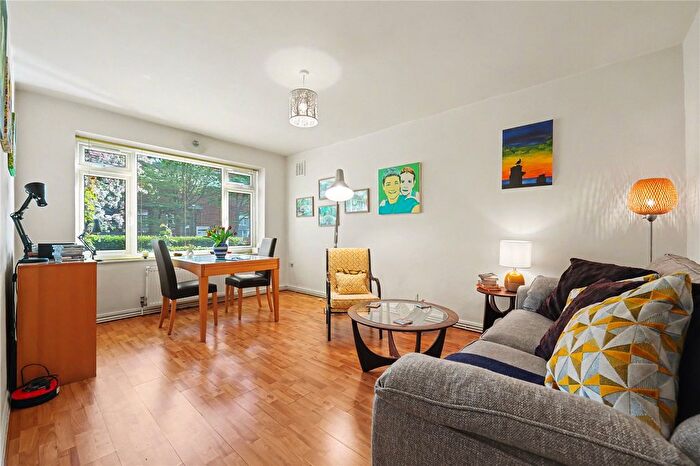 2 Bedroom Flat For Sale In Crouch Hill, London, N4