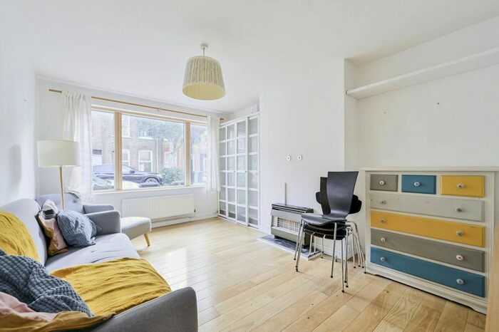 2 Bedroom Maisonette To Rent In Crimsworth Road, Vauxhall, London, SW8