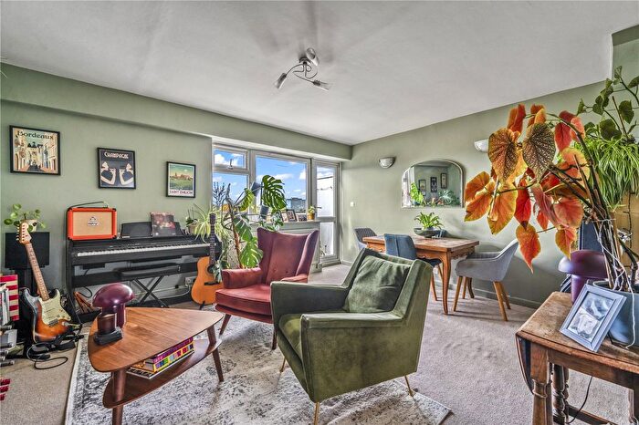 2 Bedroom Flat For Sale In Seymour Gardens, Twickenham, TW1