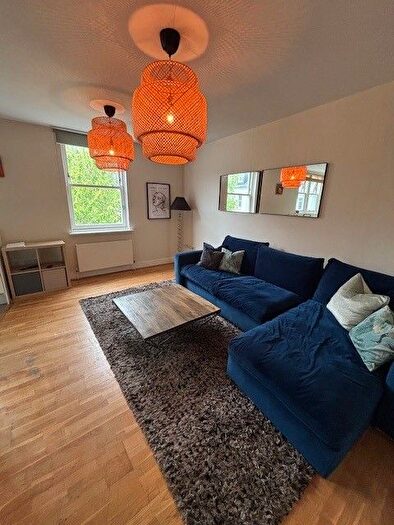 2 Bedroom Flat To Rent In Copper Mews, London, W4