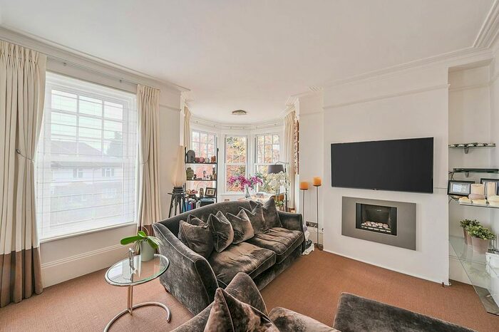 2 Bedroom Flat To Rent In Sutton Court Road, Chiswick, London, W4