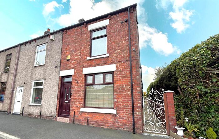 2 Bedroom End Of Terrace House For Sale In Platt Lane, Westhoughton, Bolton, BL5