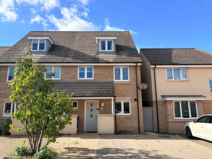 4 Bedroom Semi Detached House For Sale In Day Close, St. Neots, PE19