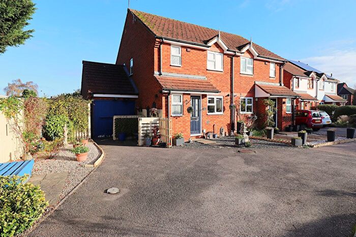 3 Bedroom Semi-Detached House For Sale In Herretts Gardens, Aldershot, GU12