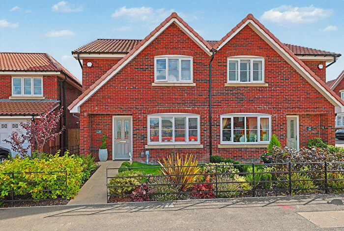 3 Bedroom Semi Detached House For Sale In Sutherland Farm View, Bolsover, Chesterfield, S44