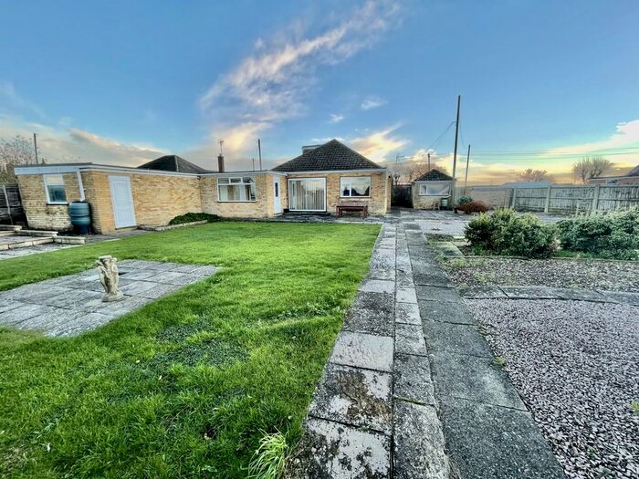 3 Bedroom Detached Bungalow For Sale In Horseshoe Road, Spalding, PE11