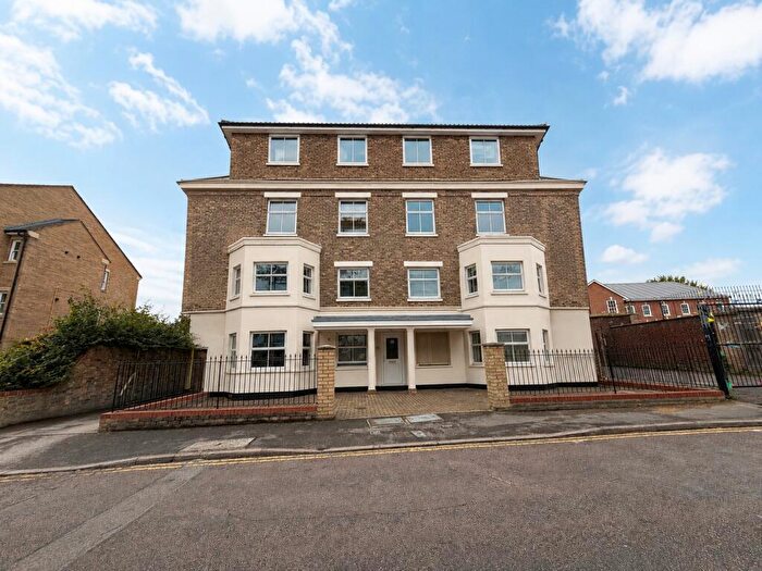 1 Bedroom Apartment To Rent In Philip Larkin House, MK40