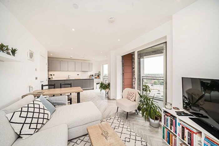 2 Bedroom Flat For Sale In Courthouse Way, Wandsworth, SW18