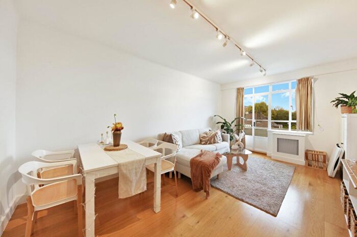 2 Bedroom Flat To Rent In Harrow Lodge, St. Johns Wood Road, NW8