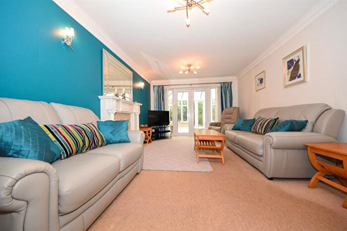 4 Bedroom Detached House For Sale In Touchstone Road, Heathcote, Warwick, CV34