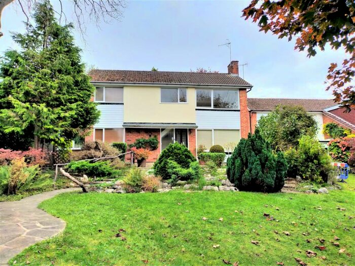 3 Bedroom Detached House To Rent In Millview Close, Reigate, RH2