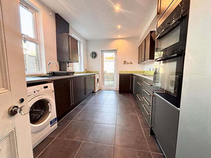4 Bedroom House To Rent In Wellsway, Bath, BA2