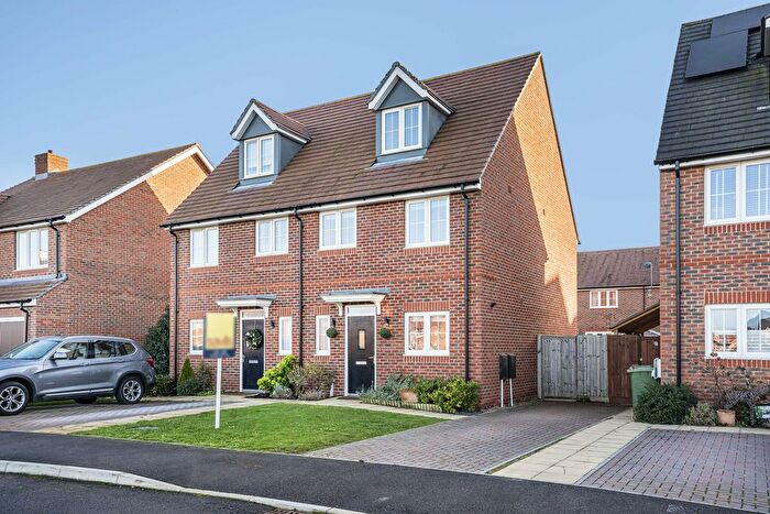 3 Bedroom Semi-Detached House For Sale In Lane Ness, Benson, OX10