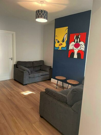 1 Bedroom Private Hall To Rent In One Room In Student House Swan Road, Gloucester, GL1