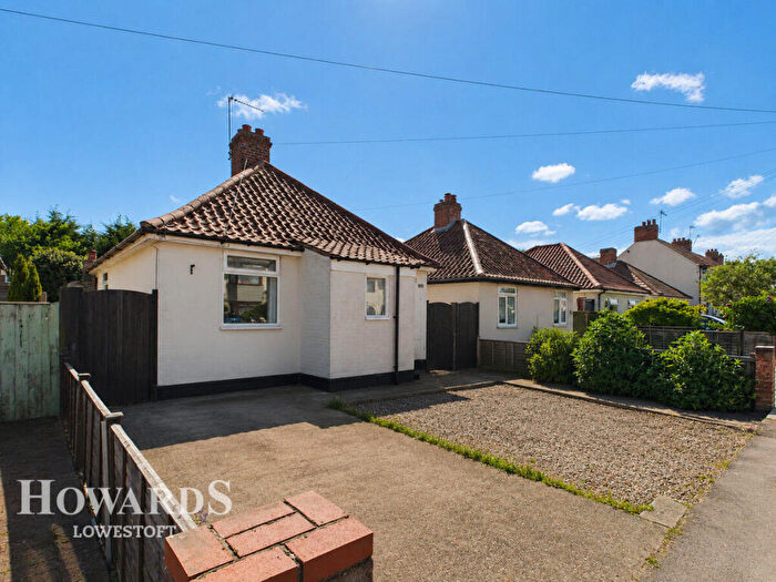 2 Bedroom Detached Bungalow For Sale In Kimberley Road, Lowestoft, NR33