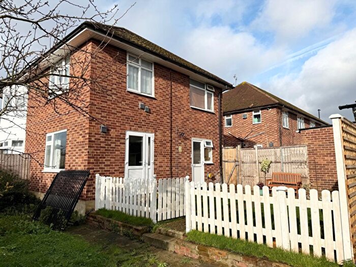 2 Bedroom Maisonette For Sale In The Vale, Feltham, Greater London, TW14
