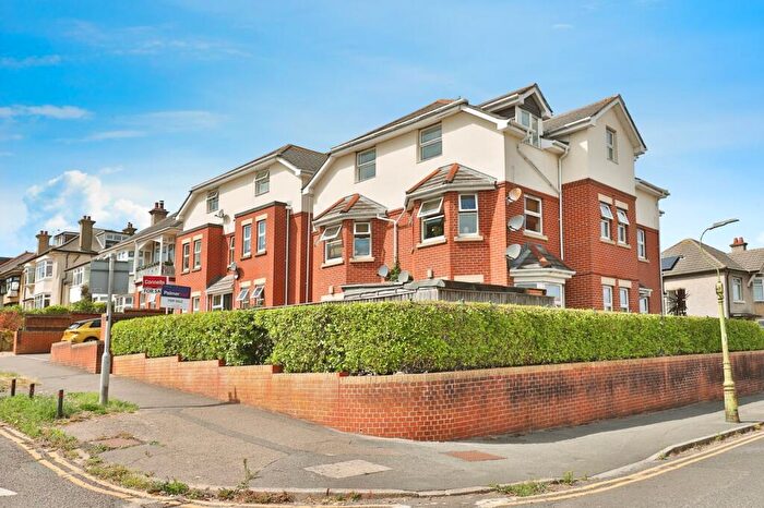 2 Bedroom Flat For Sale In Castlemain Avenue, Bournemouth, Dorset, BH6