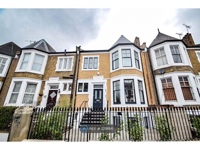 3 Bedroom Flat To Rent In Kyverdale Road, London, N16
