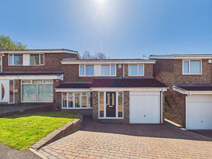 4 Bedroom Semi Detached House For Sale In Salcombe Gardens, Low Fell, NE9