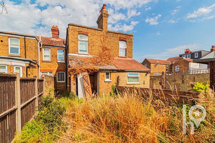 1 Bedroom Flat For Sale In Winstanley Road, Sheerness, ME12