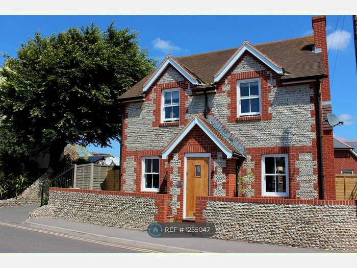 4 Bedroom Detached House To Rent In East Street, Selsey PO20