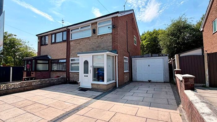 3 Bedroom Semi-Detached House For Sale In Dalton Grove, Ashton-In-Makerfield, Wigan, WN4