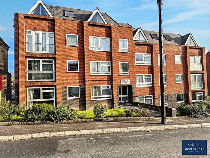 2 Bedroom Flat For Sale In Hadley Road, Barnet, EN5