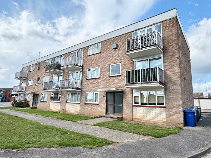 1 Bedroom Flat For Sale In Gordon Road, Corringham, SS17