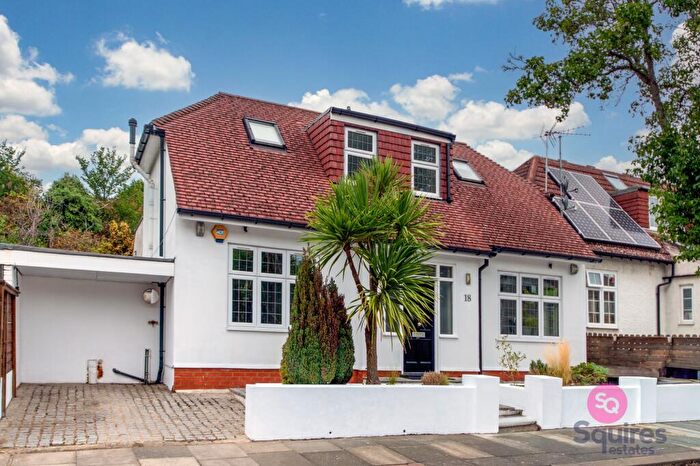 3 Bedroom Bungalow To Rent In North Crescent, London, N3