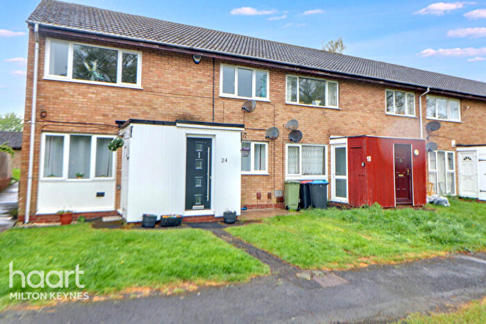 2 Bedroom Maisonette For Sale In Rowle Close, Stantonbury, MK14