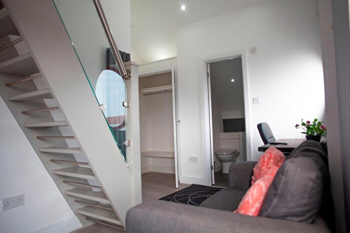 Studio To Rent In South Street, Reading, Berkshire, RG1
