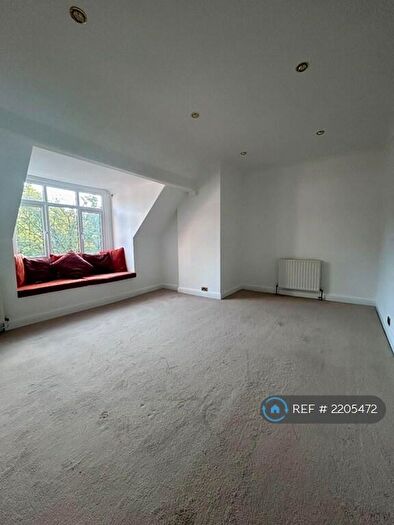 2 Bedroom Flat To Rent In Darrick Wood House, Orpington, BR6