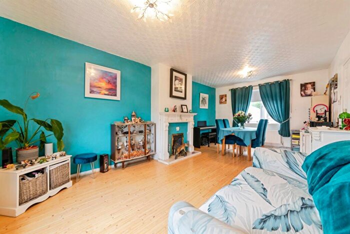 3 Bedroom End Of Terrace House For Sale In Chatsworth Road, Newark, NG24