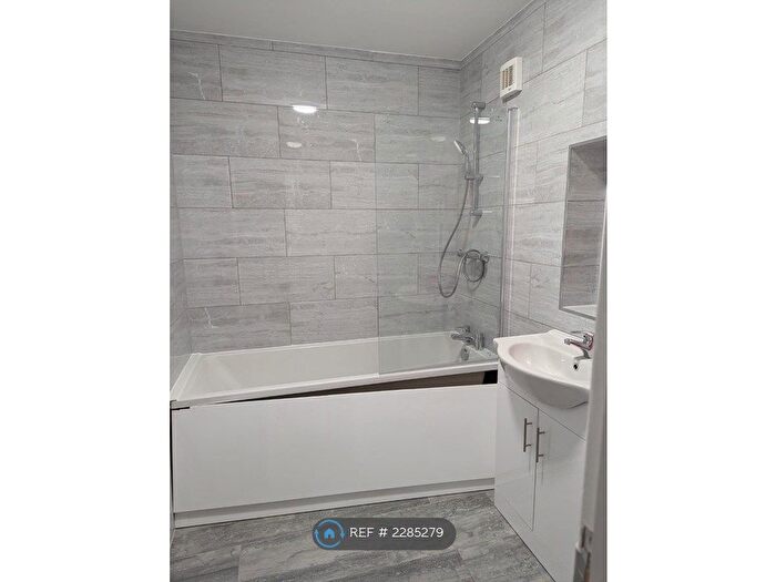 4 Bedroom Semi-Detached House To Rent In Burns Avenue, Feltham, TW14