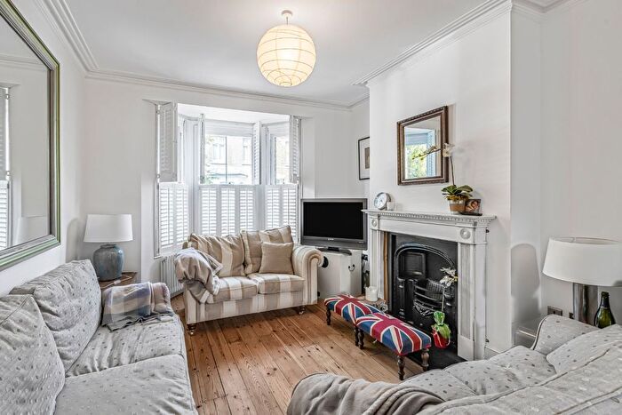 3 Bedroom Terraced House To Rent In Treadgold Street, Notting Hill, London, W11