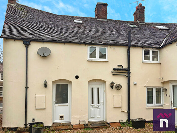 2 Bedroom Flat To Rent In Vicarage Mews, Warminster, BA12