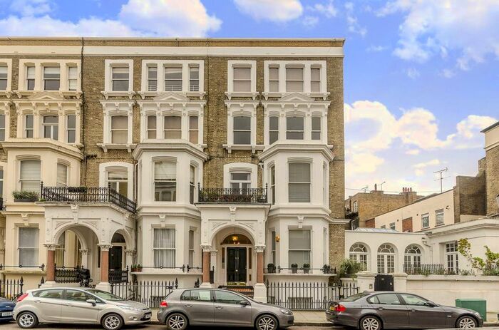 1 Bedroom Flat To Rent In Redcliffe Square, Chelsea, London, SW10