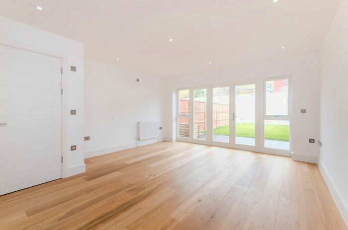 3 Bedroom Property To Rent In Effra Road, Wimbledon, London, SW19