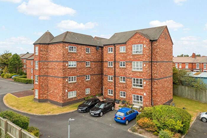 3 Bedroom Flat For Sale In Thomas Brassey Close, Chester, CH2