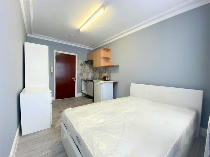 1 Bedroom Flat To Rent In High Street, Edgware, HA8