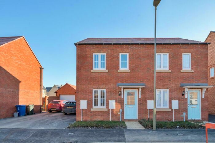 2 Bedroom Semi-Detached House To Rent In Wisbch Road, Bicester, OX26