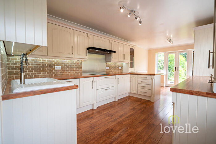 4 Bedroom Bungalow For Sale In Willingham Road, Knaith Park, DN21