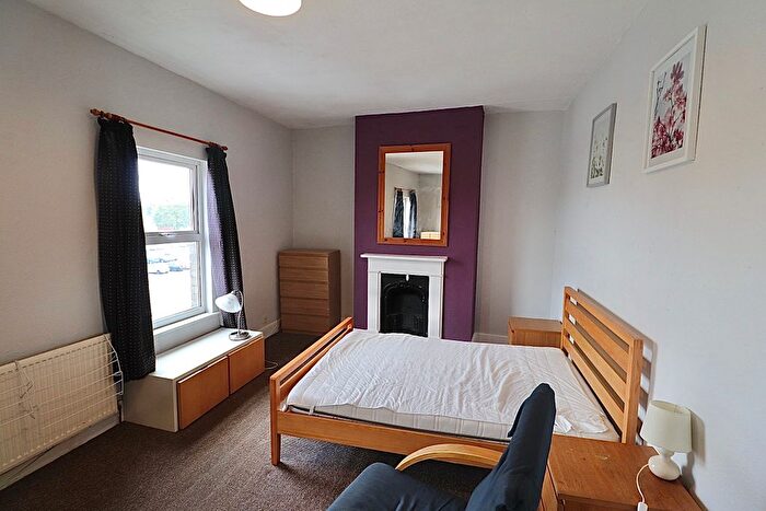 1 Bedroom Flat To Rent In Room In Shared House, St James, NN5