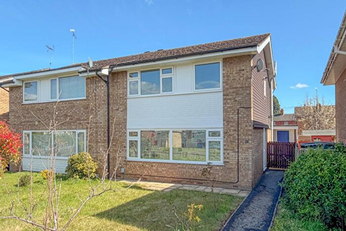 4 Bedroom Semi Detached House To Rent In Wentworth Drive, Leighton Buzzard, Bedfordshire, LU7